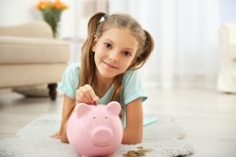 Vienkārši par naudas aizdevumiem: kas jāzina Tavam bērnam?